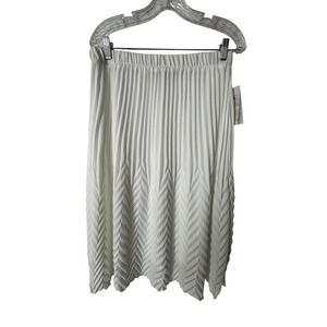 Nanette Lepore White Pleated Skirt Medium Classic‎ Feminine Party Church Brunch
